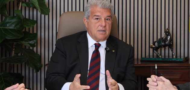 برشلونة يقترب من أولى صفقاته الصيفية: تفاصيل إتمام صفقة أنتوني جوردون من نيوكاسل